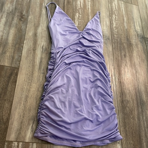 lucy in the sky ruched bodycon dress in purple small - Picture 4 of 9